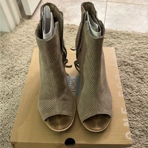 Toms Majorca Peep Toe - open toe bootie size 10